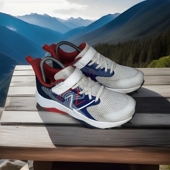 New Balance Kids Rave Run v2 Bungee Lace with Top Strap Size 5.5 Light Clean Gym - Picture 1 of 16